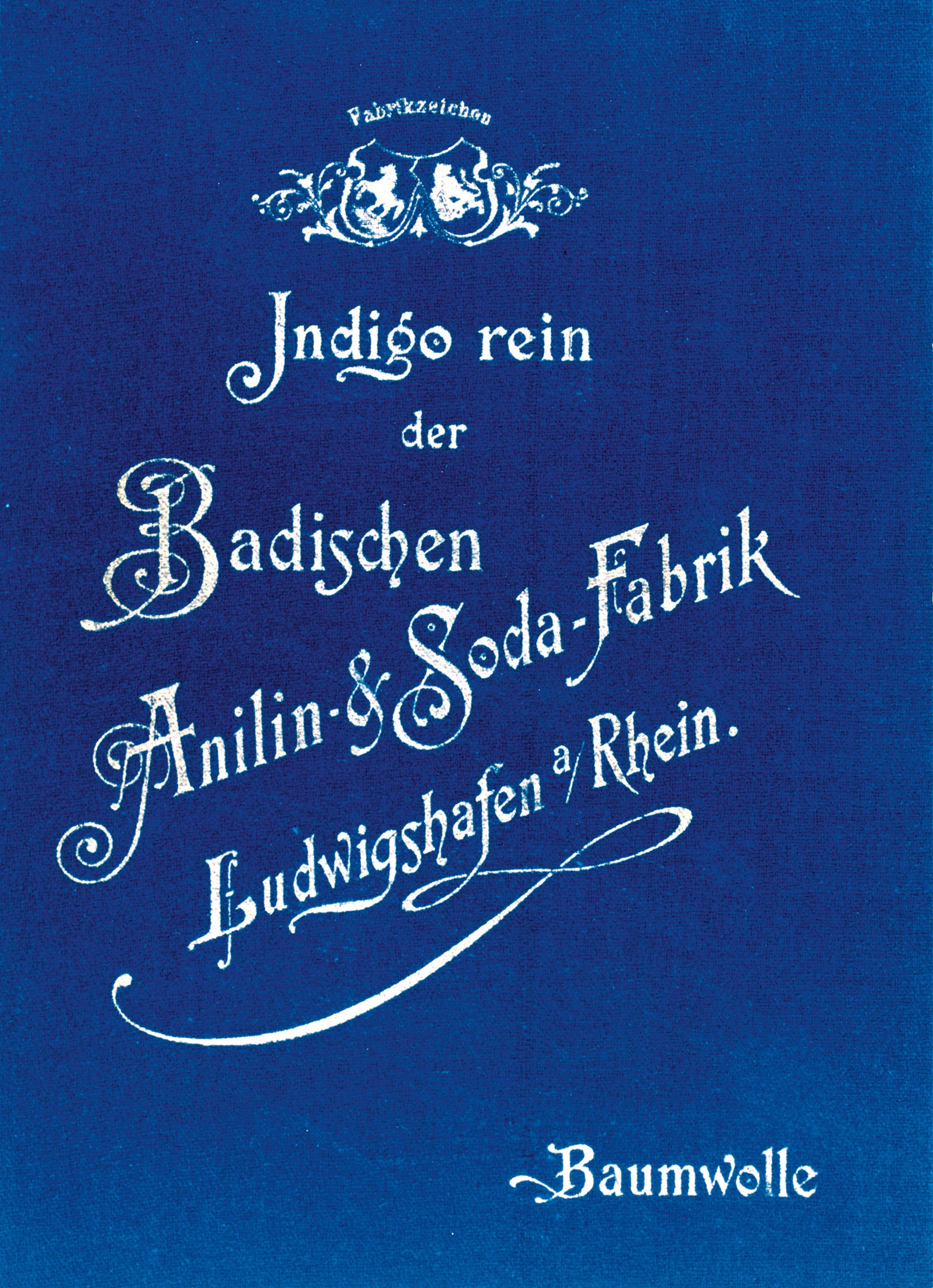 modrý letáček s bílým nápisem v německém jazyku